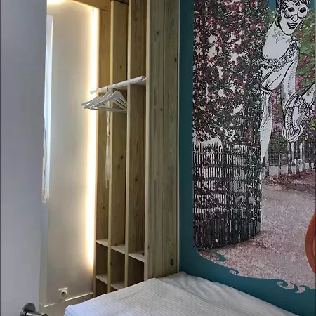 Marie Antoinette Mini