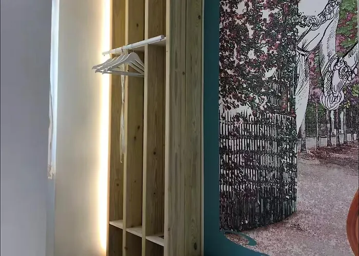 Marie Antoinette Mini